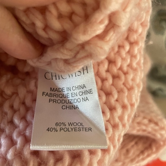 Chicwish KNIT YOUR LOVE V-NECK SWEATER Baby PINK Hearts Handmade Wool & Acrylic - Picture 11 of 12